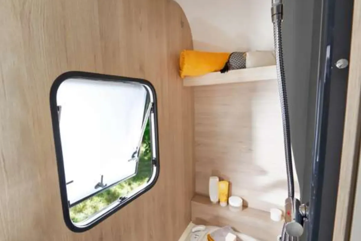 Caravelair Alba 496 keuken