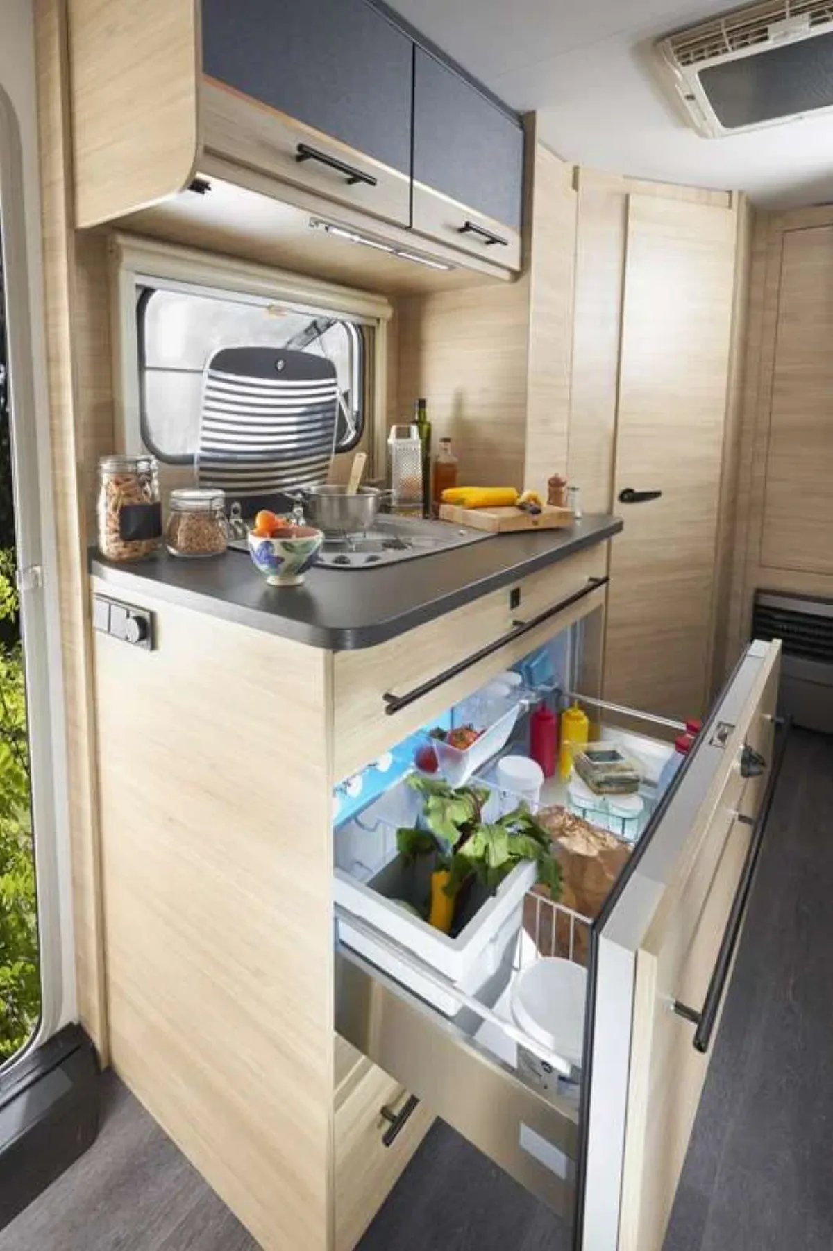 Sterckeman EASY497 keuken met koelkast en opbergruimte