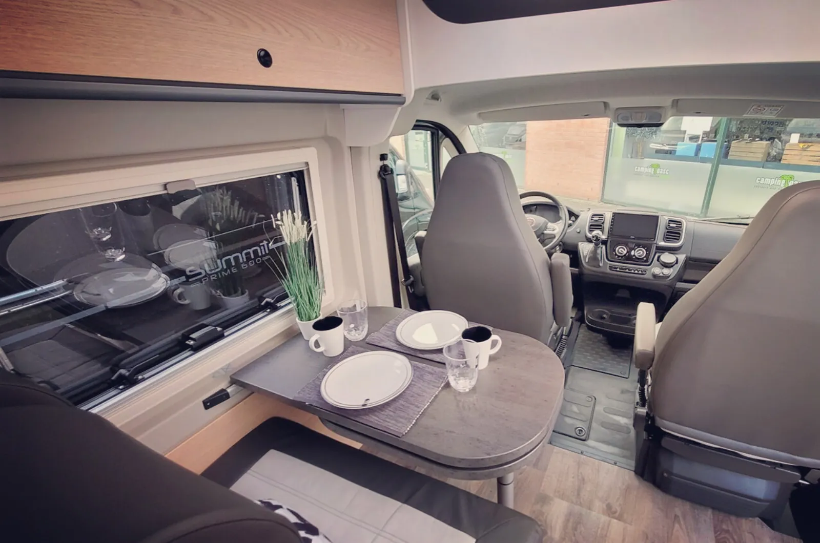 SunLight CLIFF 640 Automaat interieur