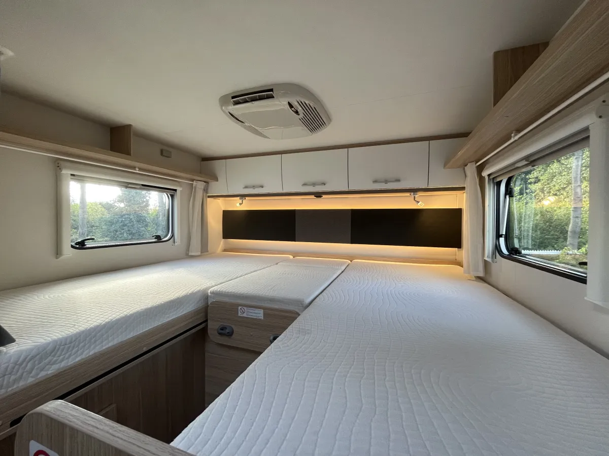 SunLight T680 Automaat XXL achterbed met sfeerverlichting