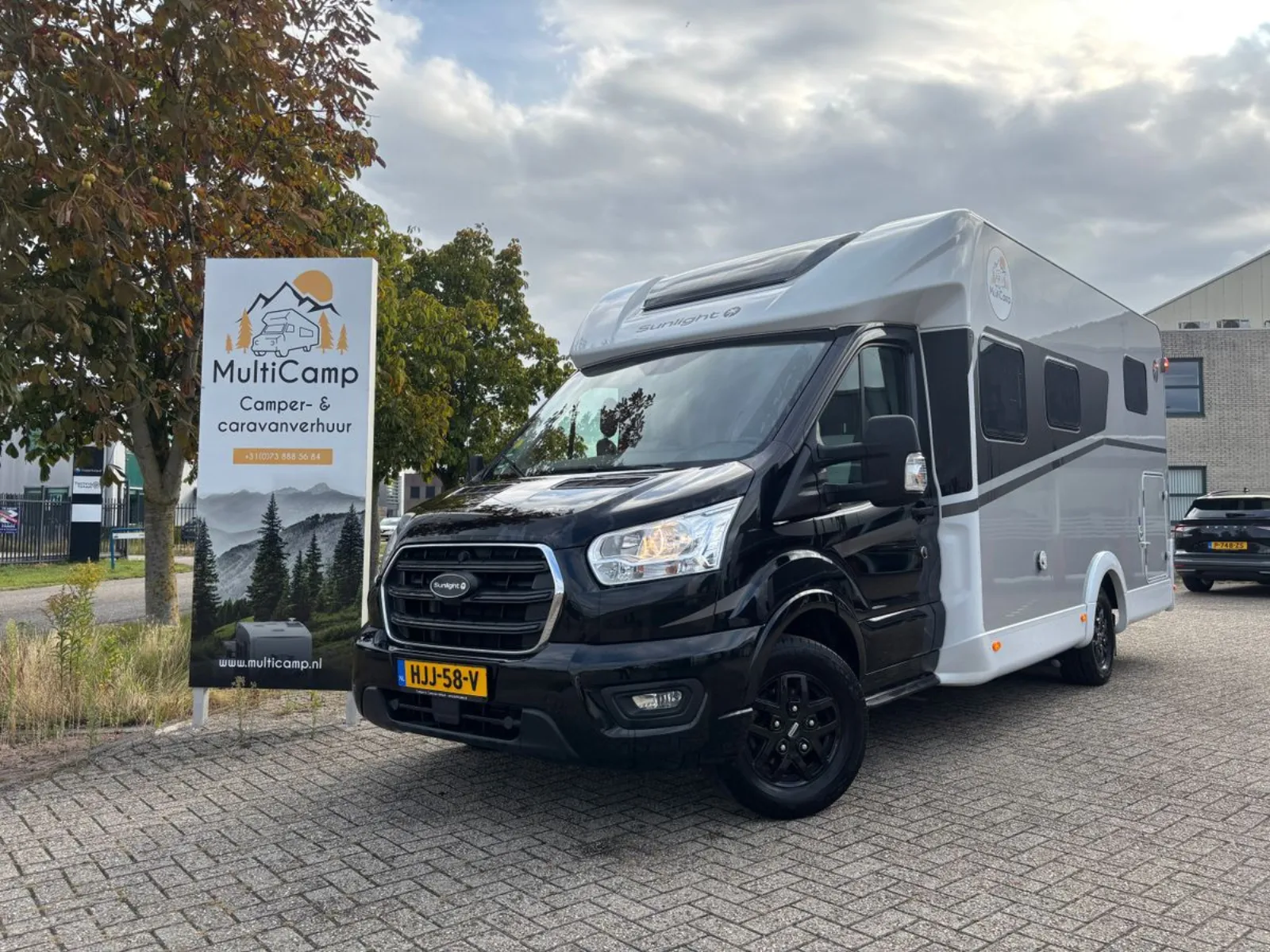 SunLight T690L Automaat - Halfintegraal