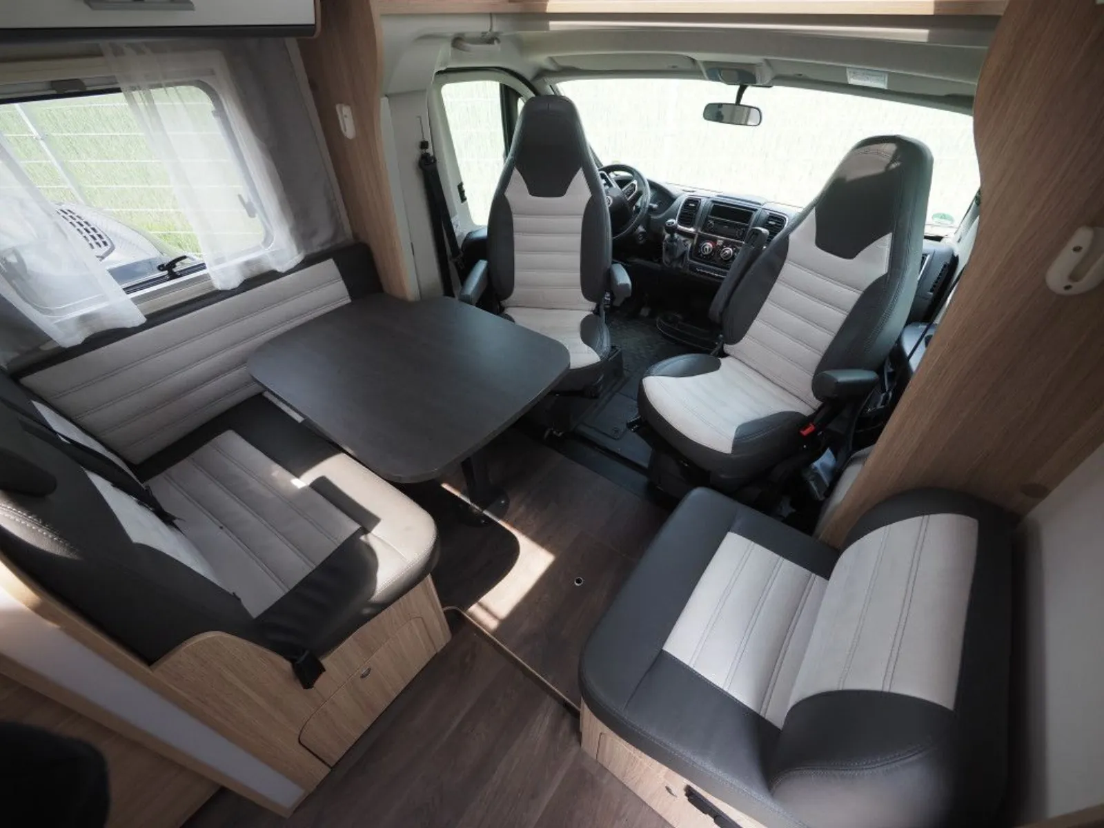 SunLight T69L interieur
